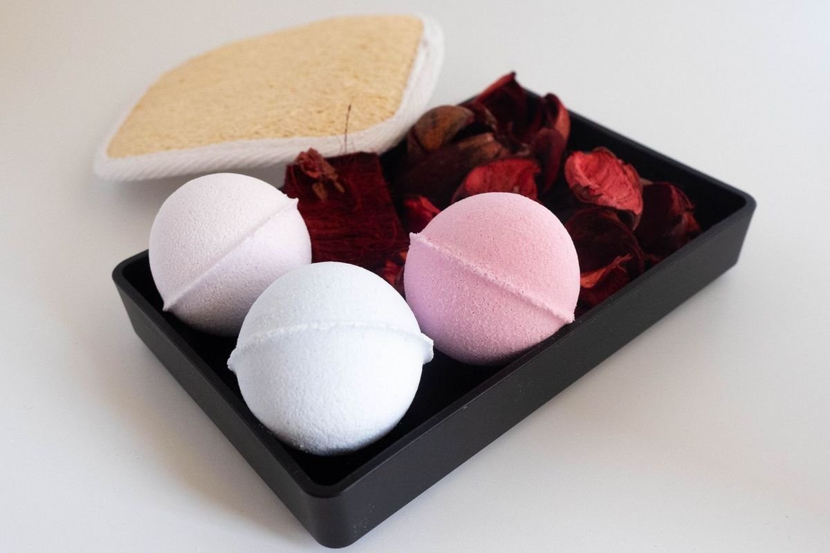 Bath bombs in a tray (representative photo, not the exact product)