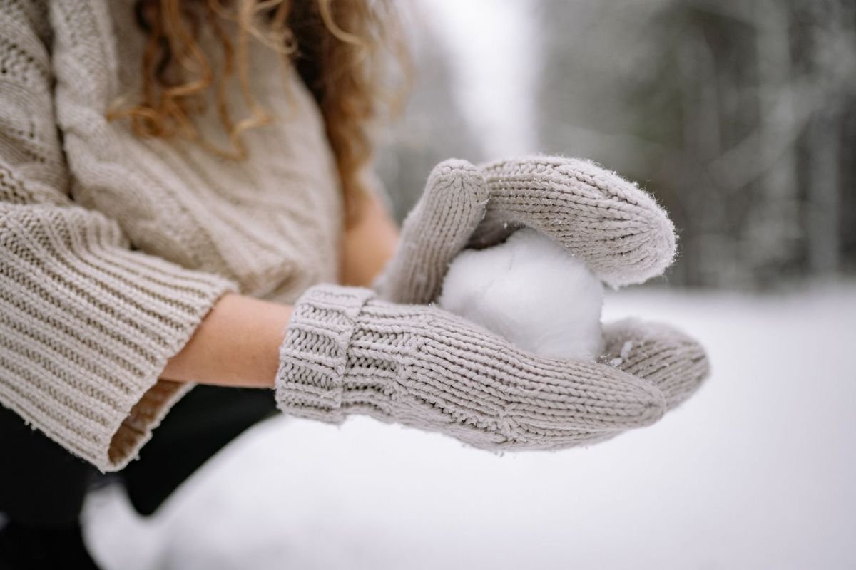 Knitted gloves forming a snowball (representative photo, not the exact product)