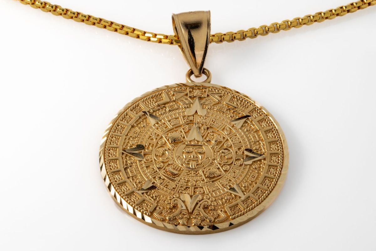 Gold necklace with a round pendant (representative photo, not the exact product)