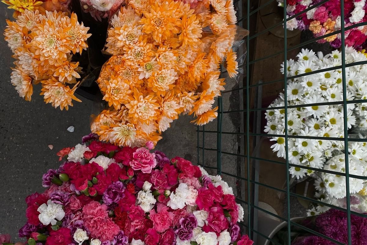 Colorful flower bouquets (representative photo, not the exact product)