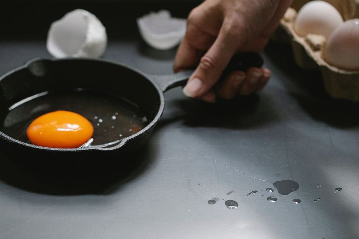 Egg frying in a black cast iron skillet